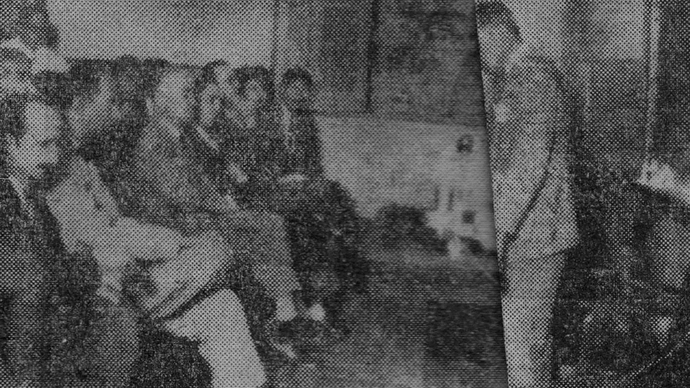 El Dr. Santiago A. Cuneo brindando su conferencia en los salones de la Biblioteca Alberdi.