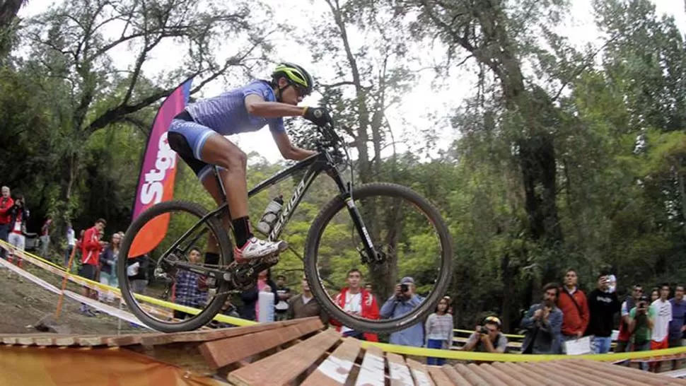 EN CHILE. La representante albiceleste se impuso en el circuito de 4,4 kilómetros del Cerro San Cristóbal. FOTO TOMADA DE SANTIAGO2014.CL