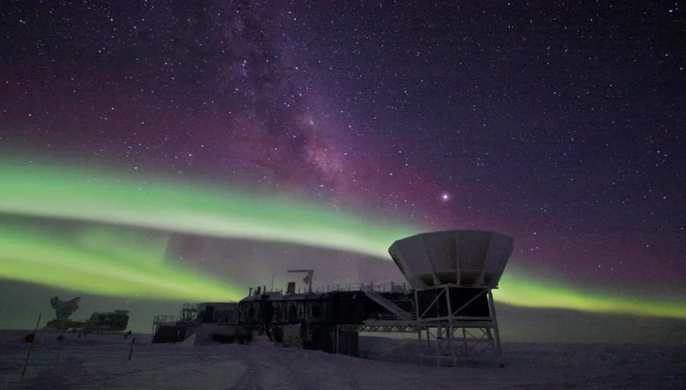 EN EL POLO SUR. El telescopio Bicep2 habría recogido las ondas generadas en el primer instante del Universo, hace 14.000 millones de años. 