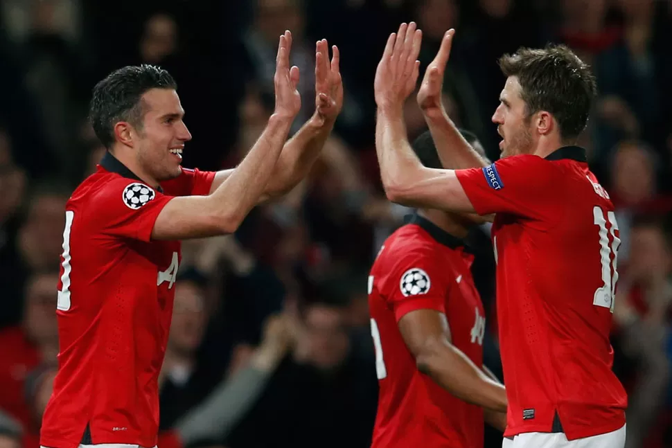 FESTEJO. Los jugadores del Manchester celebran uno de los goles de su equipo. REUTERS.