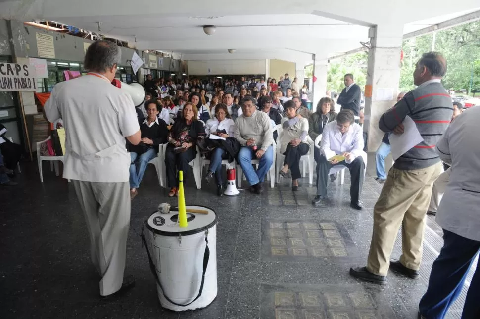 HOSPITAL DE NIÑOS. Médicos y agentes sanitarios de hospitales amenazaron ayer con profundizar el plan de lucha.LA GACETA / FOTO DE FRANCO VERA