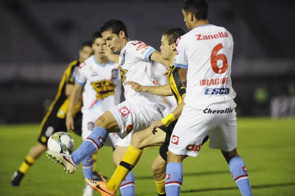 NO SIRVIÓ. Marcone anotó el gol de Arsenal que no pudo sostener el 1-0. 