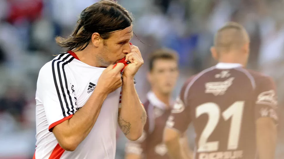 GOLEADOR. Cavenaghi celebró el primer gol de River. DyN.