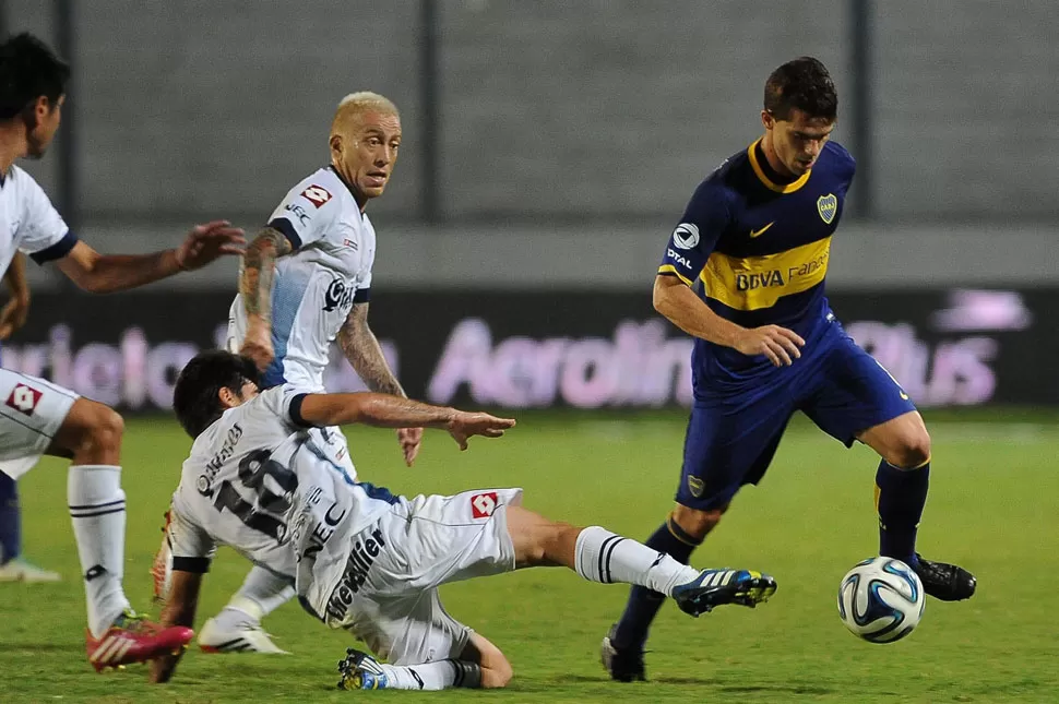 PELEADO. El partido entre Boca y Quilmes, en el sur de Buenos Aires. TELAM. 