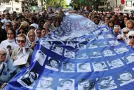 Organismos de derechos humanos y dirigentes políticos marchan a la Plaza de Mayo