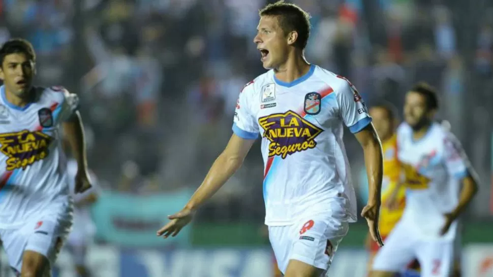 GRITO DE GOL. Arsenal festeja en Venezuela. Le va ganando a Anzoategui por 2 a 1. 