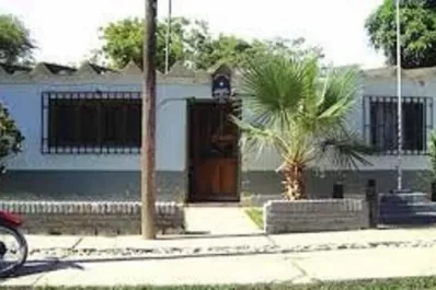 Apedrearon una comisaría en Orán e hirieron a un policía