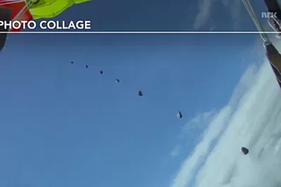 Paracaidista se salva de ser alcanzado por un meteorito en el aire