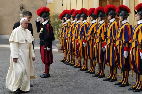El Papa habló con jóvenes belgas del autoritarismo, de la pobreza y de sus errores