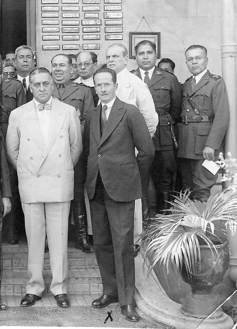 DOCTOR JUAN HELLER. El presidente de la Corte posa a la derecha, junto al intendente Luciano Yrrazábal, en una foto de comienzos de los años 1930. la gaceta / archivo