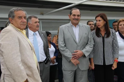 El Gobierno evalúa congelar la tarifa de la luz