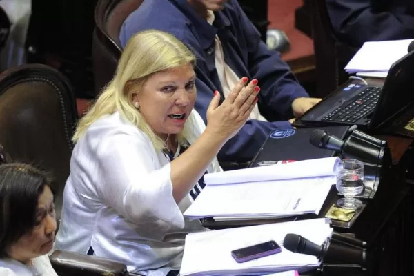 Capitanich vinculó a Carrió con la dictadura