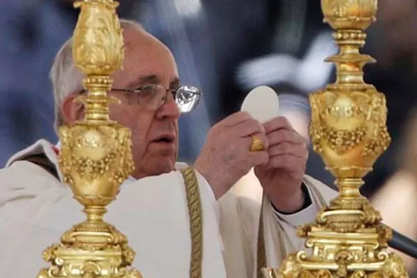 Argentina le dona 500 kilos de harina al Papa Francisco para fabricar hostias