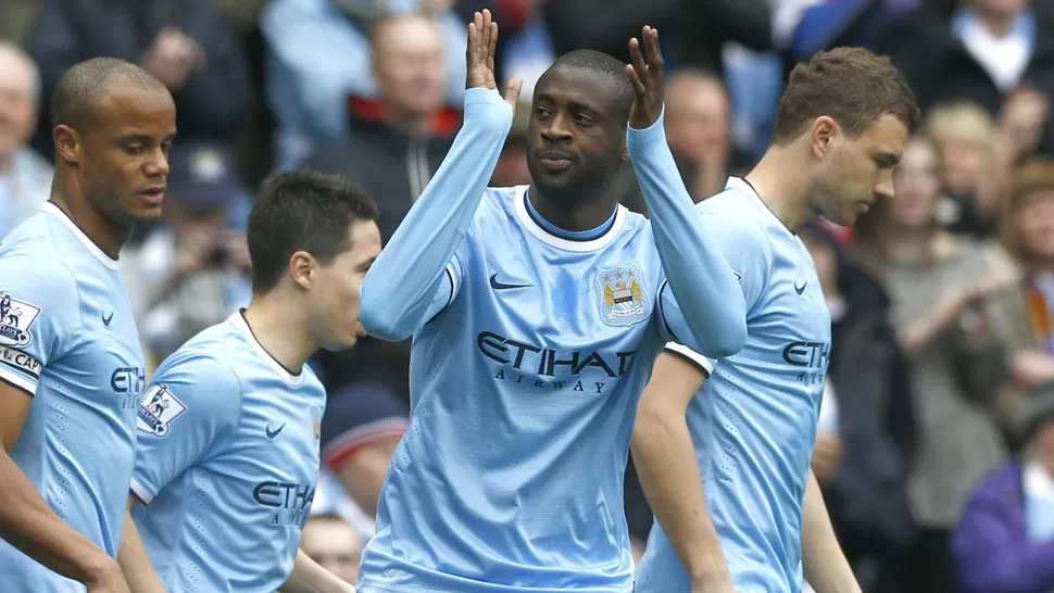 CRACK. El marfileño Toure festeja el primer gol del partido. REUTERS. 