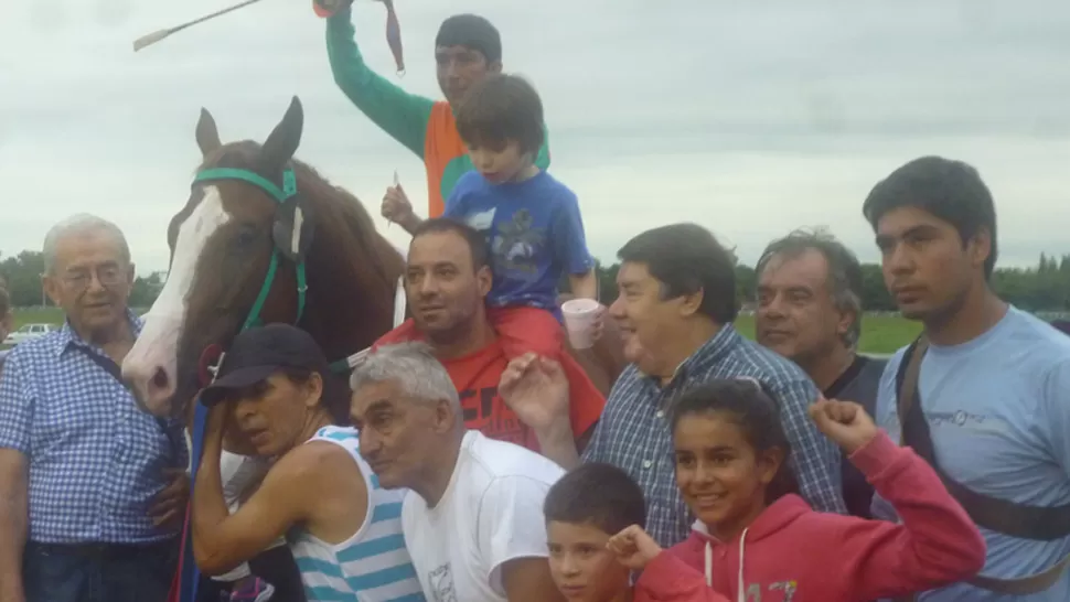 CANDIDATO. Radio Call dejó una gran impresión cuando debutó sobre 600 metros. gentileza foto de axel epifanio