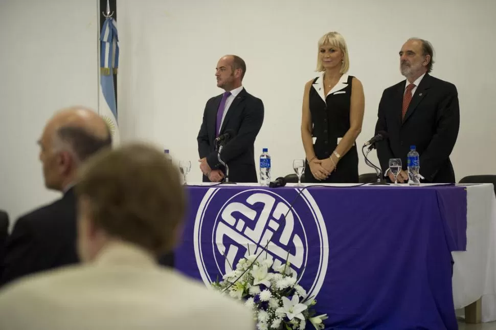 AUTORIDADES. Lijtmacher, Lonac y Deza durante un momento del acto. LA GACETA / FOTO DE JORGE OLMOS SGROSSO