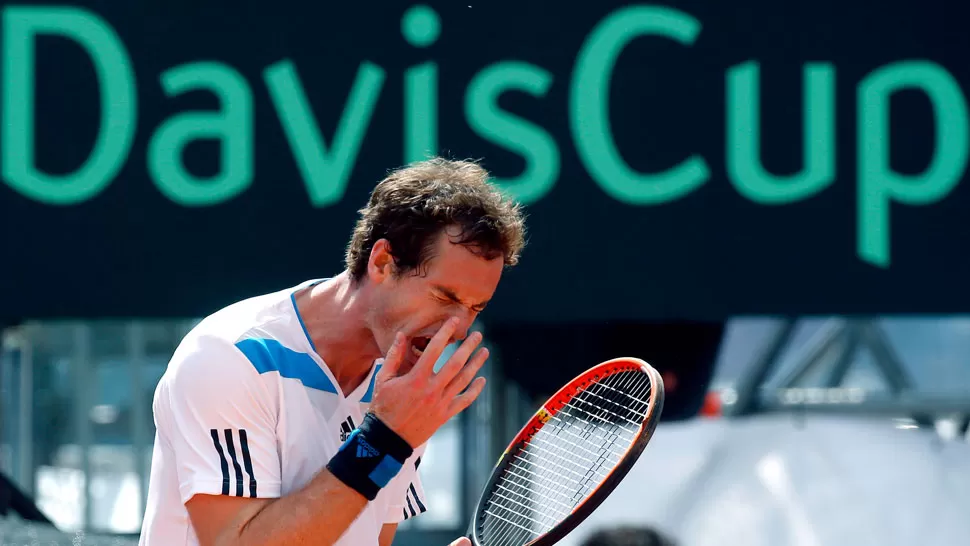 DECEPCION. Murray no puede contener la bronca después de caer en el partido definitorio ante Seppi. REUTERS