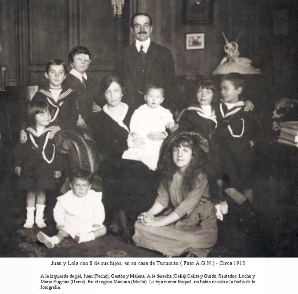 TESTIMONIO. Juan B. Terán, rodeado de niños. Para ellos también escribió. foto a.g.n.