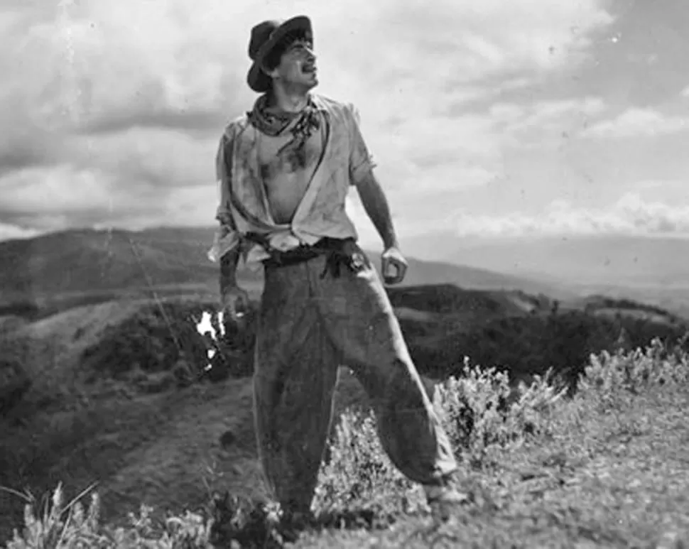 LOS CERROS TUCUMANOS, El actor rosarino Sebastián Chola en una secuencia de “El Matrero”, película de  Orestes Caviglia filmada en esta provincia y que se estrenó el 12 de julio de 1939, en Buenos Aires.