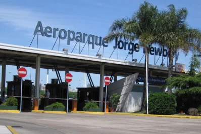Un rayo cayó sobre un avión de LAN, en Aeroparque