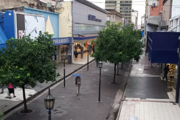 Tucumán amaneció con una intensa y persistente lluvia