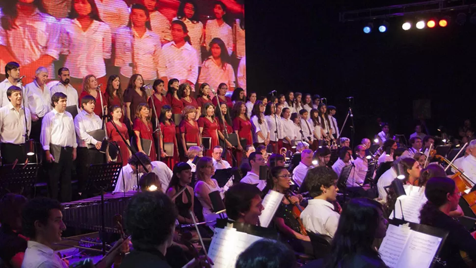  El rector y la vicerrectora lanzan el Concierto del Centenario. 