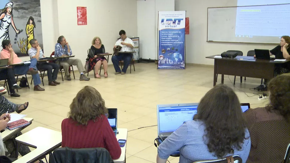 El plenario de Educación a Distancia, en pleno funcionamiento. 