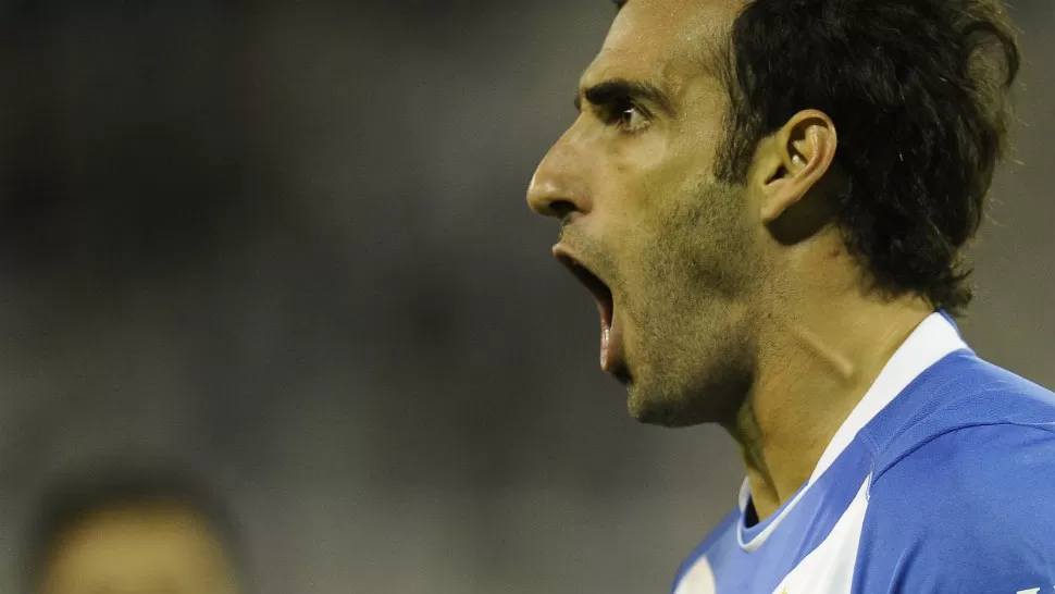 FESTEJO FORTINERO. Roberto Nanni celebra el gol anotado a los 7 minutos del segundo tiempo, que le dio el triunfo a Vélez sobre Universitario de Perú. TELAM