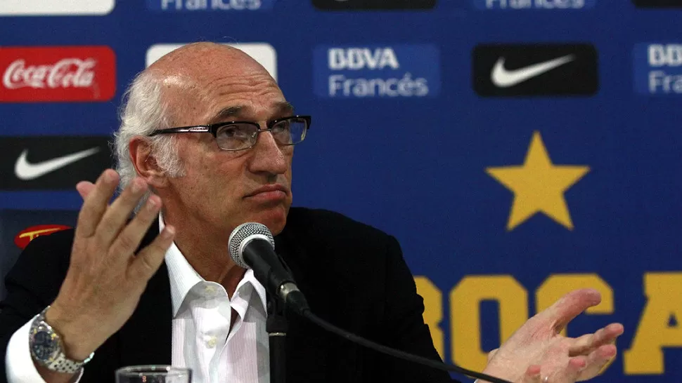 PREOCUPACION. El director técnico de Boca Juniors, Carlos Bianchi, analiza realizar alguna modificación en el equipo que presentará ante Colón de San Fe el próximo domingo desde las 21.10 por la 13ra. fecha del torneo Final.