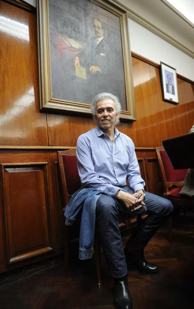 EN EL RECTORADO. Jairo participó de la conferencia de prensa en la UNT. la gaceta / fotos de franco vera 