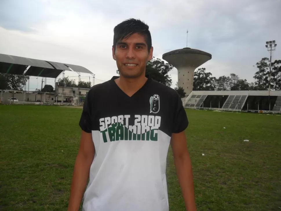 GOLEADOR. Leonardo Pérez es un atacante con mucha experiencia en el Argentino B. Una pieza clave en los “cuervos”. 