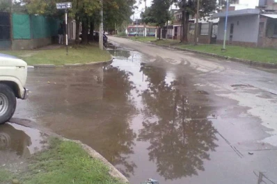 El pasaje Oncativo al 900 se transformó en una laguna