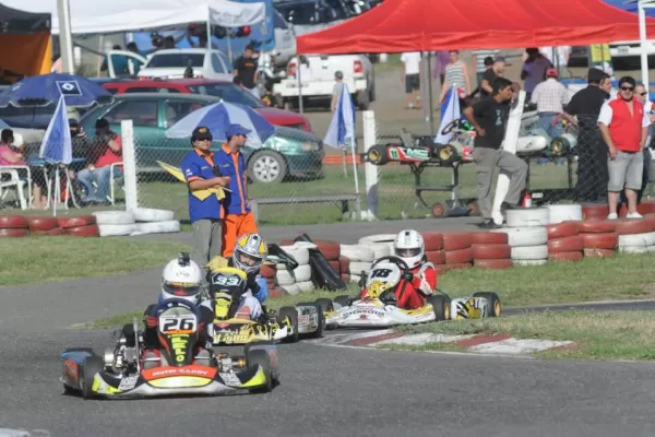 El asfalto espera por el karting