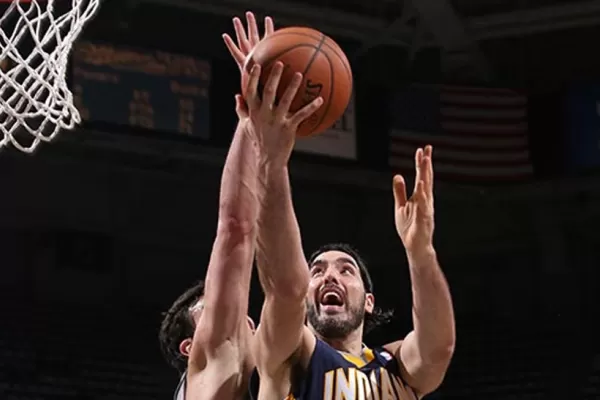 Un Scola brillante devolvió a los Pacers a la cima