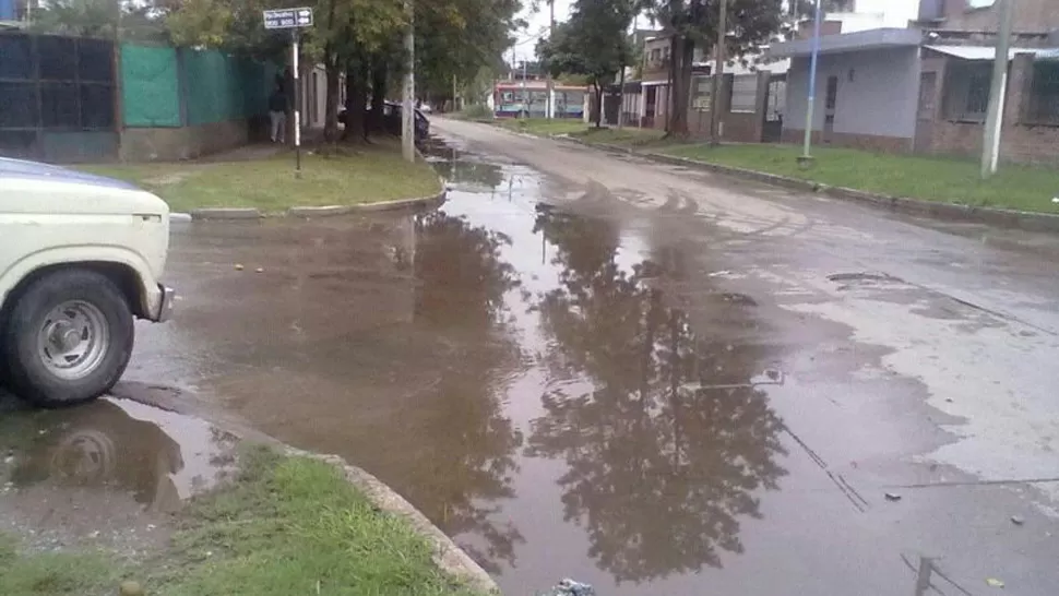 El pasaje Oncativo al 900 se transformó en una laguna