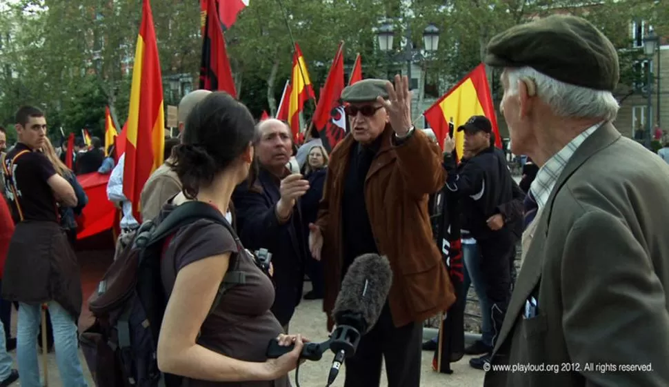 TENSIÓN. Franquistas increpan a los cineastas durante un acto en Madrid. playloud.org