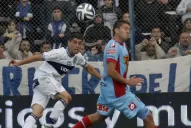 Gimnasia derrotó a Arsenal y se ilusiona con pelear el campeonato