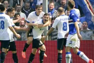 Icardi le hizo dos goles al equipo de Maxi López, quien le negó el saludo