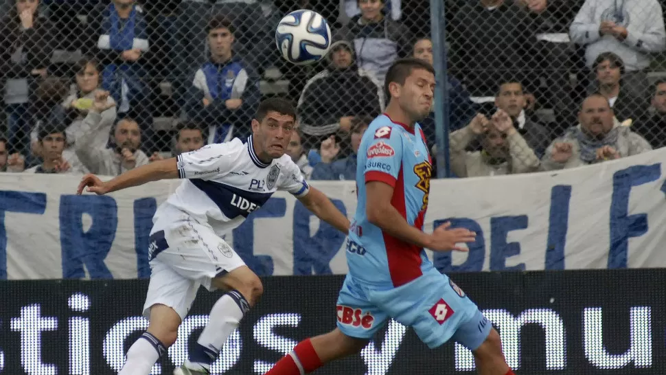 VUELTA AL TRIUNFO. Después de nueve años Gimnasia y Esgrima La Plata volvió a ganarle a Arsenal. Lo consiguió en La Plata, por 2 a 0. TELAM