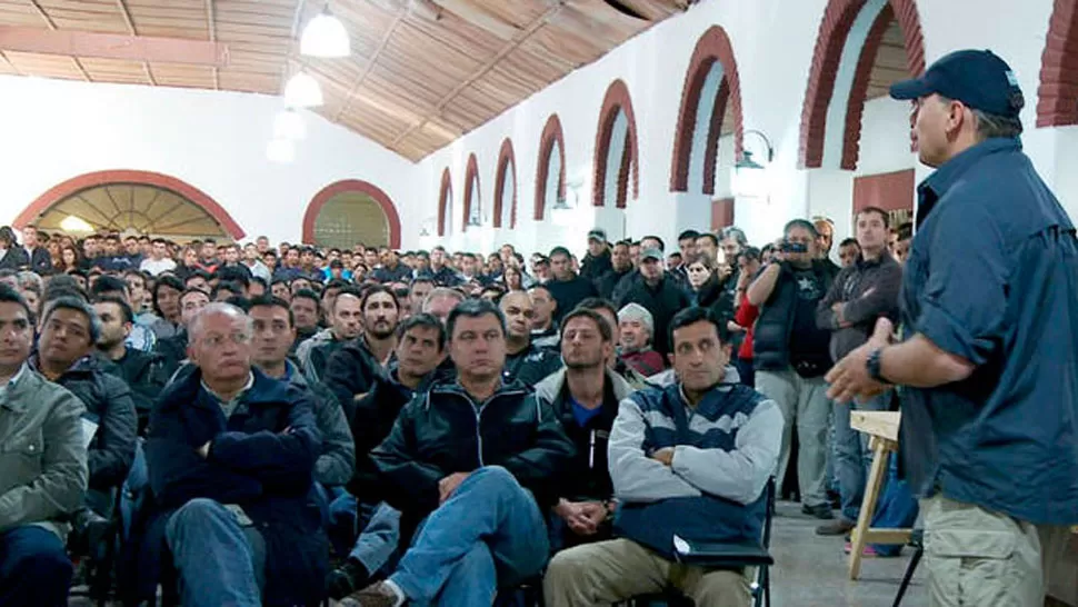 FUERZAS DE SEGURIDAD. Sergio Berni, antes del megaoperativo contra los narcos rosarinos, llevado a cabo la semana pasada. FOTO TOMADA DE DIARIOSSOBREDIARIOS.COM.AR