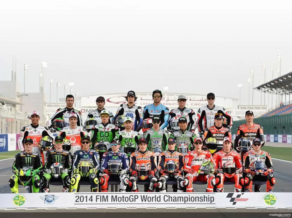 EN EQUIPO. La foto oficial de los pilotos que participan este año del Mundial de MotoGP. Estarán casi todos en el trazado santiagueño: el británico Cal Crutchlow tiene una fractura en un dedo y se perderá la carrera. De todos ellos, sólo Valentino Rossi corrió en la Argentina: lo hizo en 250cc. 