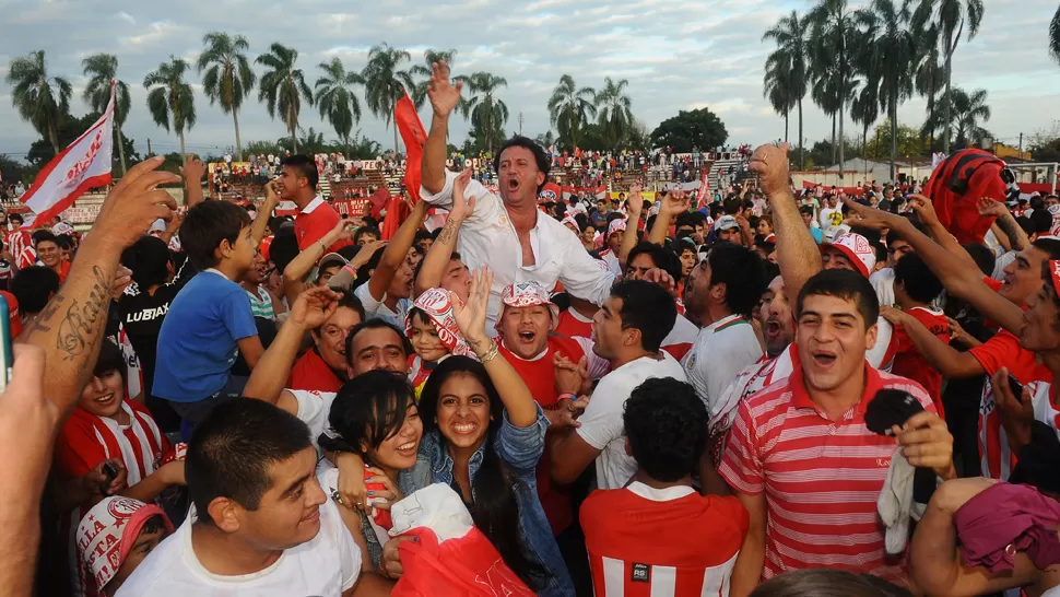 FELICIDAD PLENA. El delirio se apoderó de los hinchas de Bella Vista. LA GACETA / FOTO DE OSVALDO RIPOLL