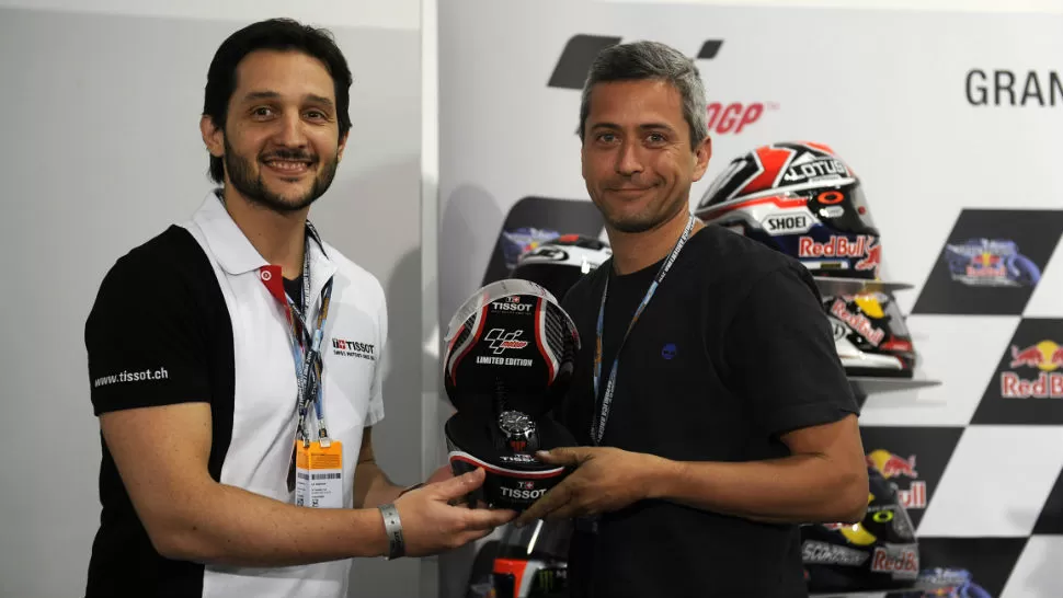 RECIBIENDO EL PREMIO. Sánchez Noli, junto a Germán Paoloski. FOTO LA GACETA