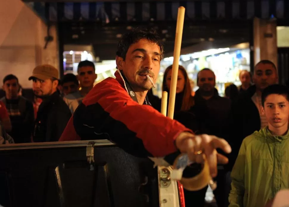 UN PERSONAJE SINGULAR. Pablo “Bebote” Álvarez, líder de Hinchadas Unidas Argentinas, es un viejo amigo de los intregrantes de La Banda del Camión. 