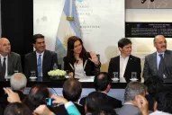 Cristina anunció la reestructuración de la deuda a varias provincias