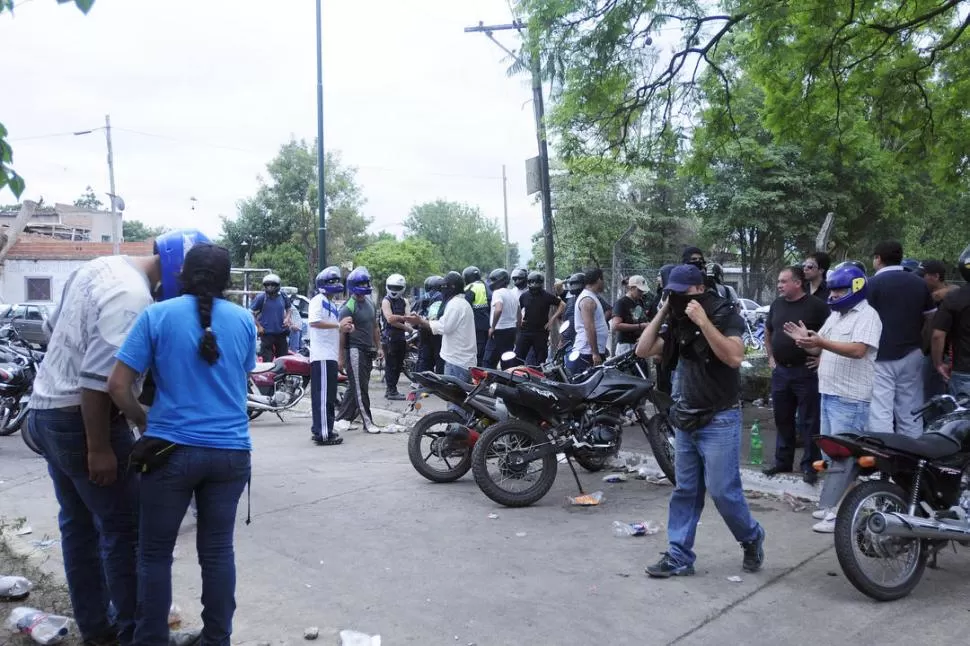 CON CASCOS. La mayoría de los policías que se sublevó el 9 y 10 de diciembre cubrió sus rostros para evitar sanciones administrativas y penales. la gaceta / foto de Analia Jaramillo (archivo)