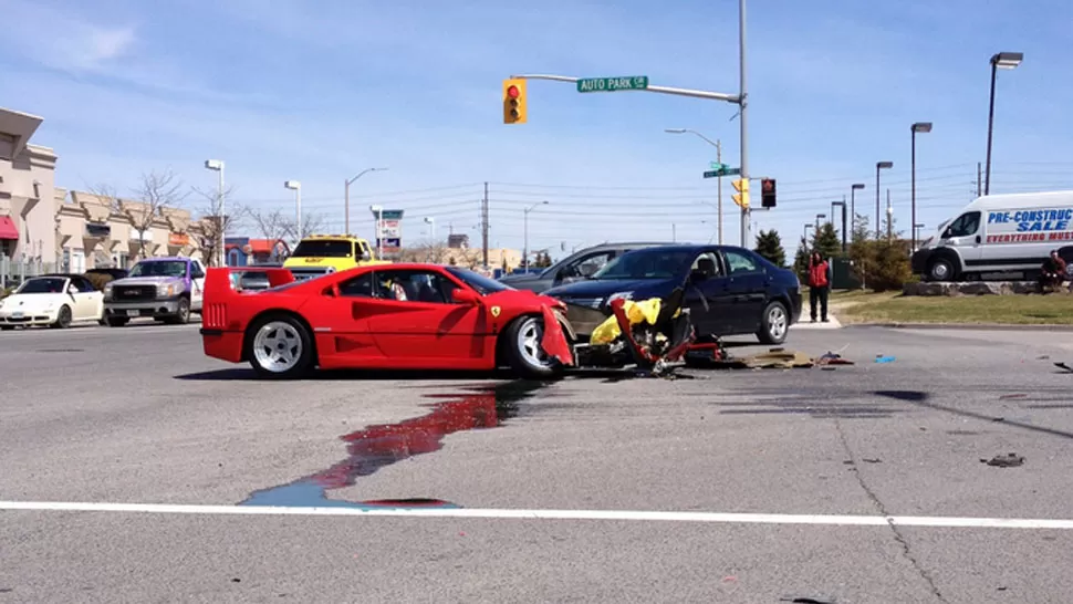 DESTROZADO. Así quedó el Ferrari F40 tras el accidente. FOTO TOMADA DE THEGARAGEBLOG.COM