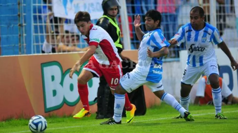 CLASICO. Atlético y San Martín podrían volver a jugar en Primera. Deberán recorrer distintos caminos. LA GACETA