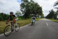 Para disfrutar de su pasión, los deportistas de Concepción se arriesgan a diario en la ruta 65
