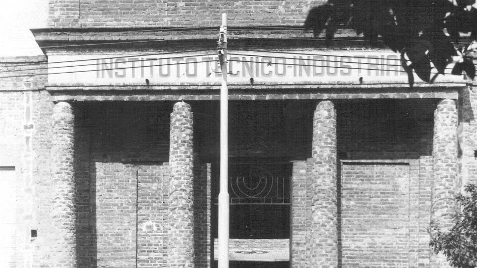 Foto: Fachada del Instituto Técnico Industrial, anexo a la UNT.